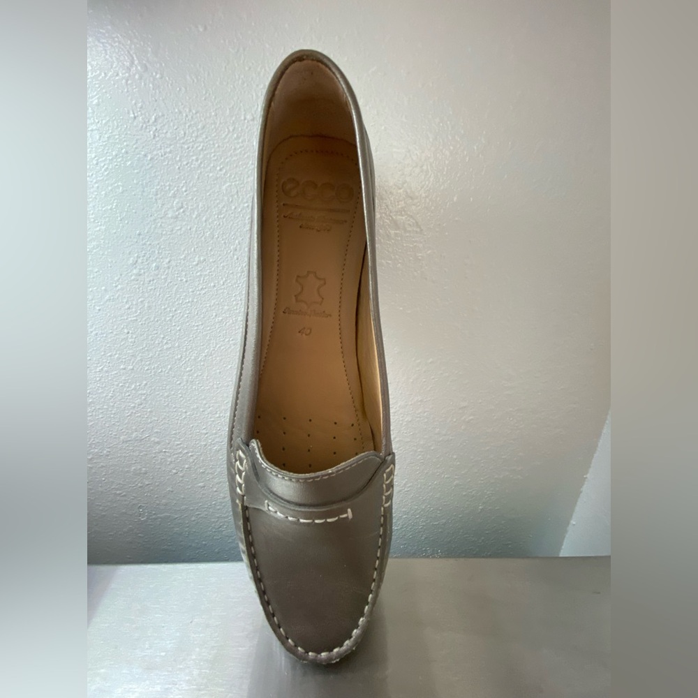 ECCO..... WOMENS Elegant Metallic Loafers